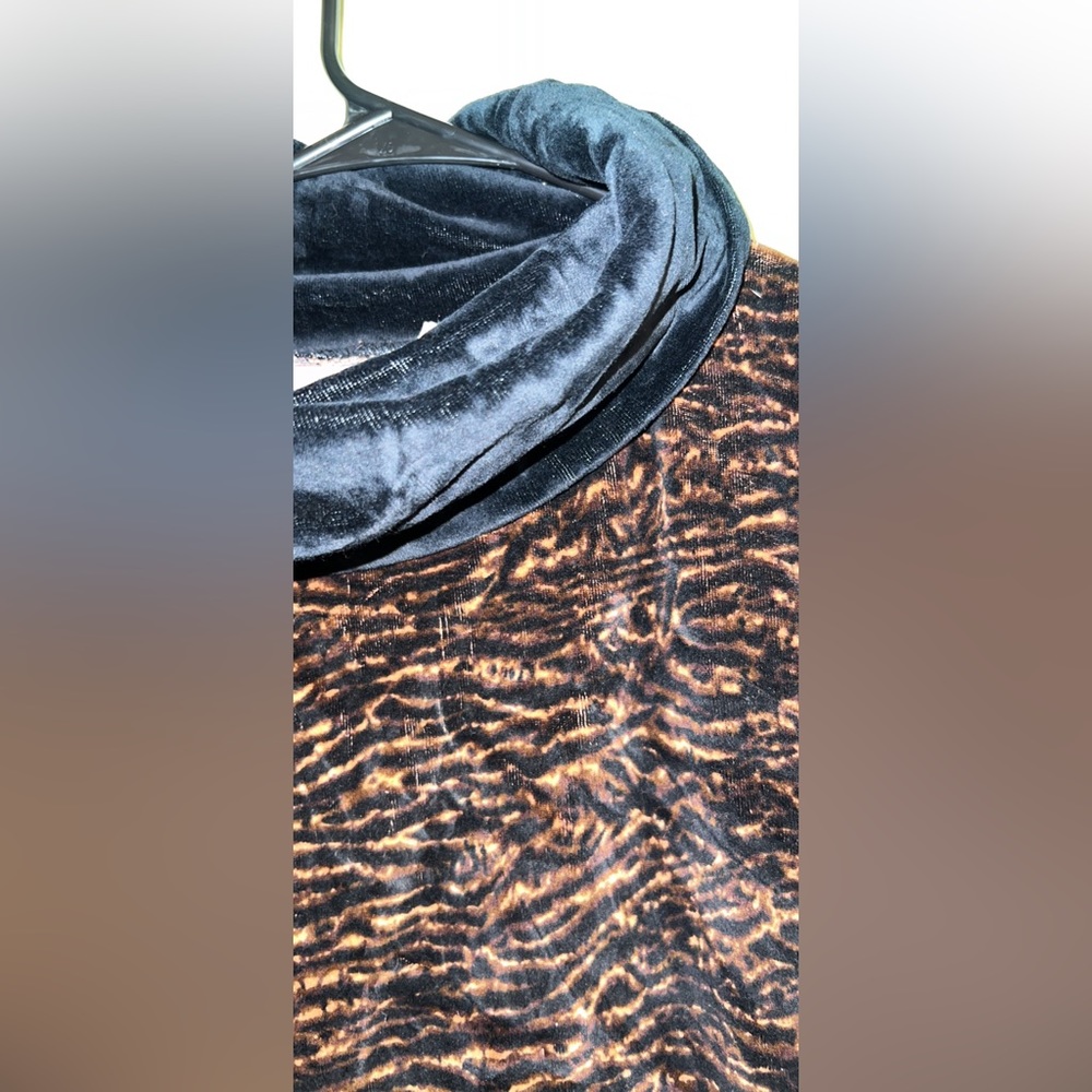 Ladies Velvety Cowl Neck Top 🔥Price Dropped!🔥 - Picture 3 of 5